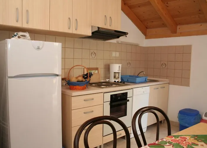 4601c Vrboska